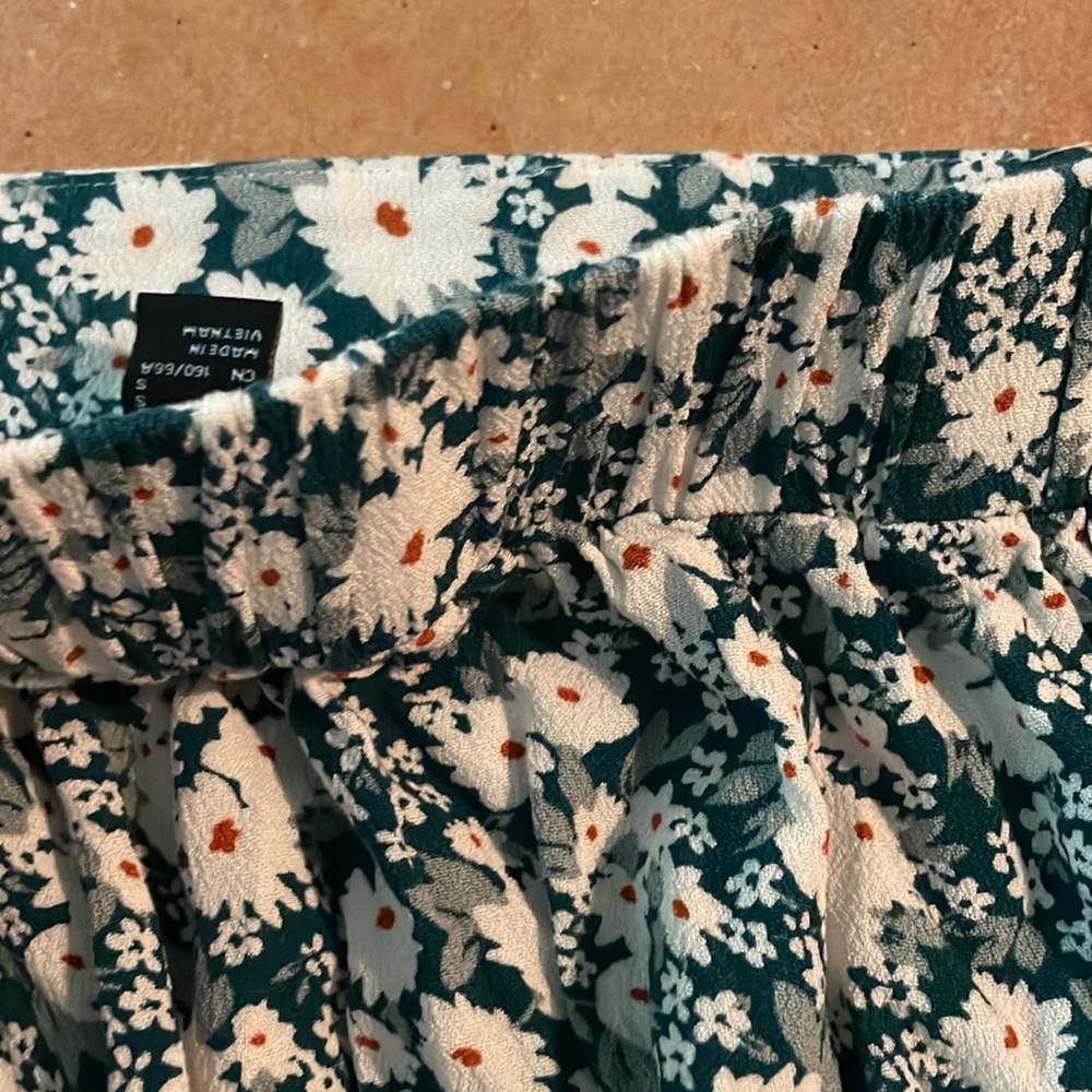 EUC - Forever 21 - green and white floral skort - juniors size Small. - Picture 7 of 7